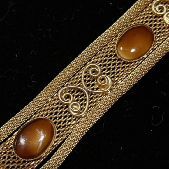 Celebrity NY Vintage gold tone mesh Tiger Eye bracelet signed - Picture 4 of 8